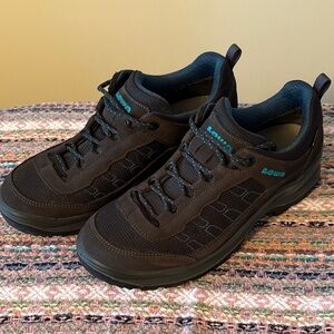 Lowa women’s Black 8.5 Barely Worn. Nice condition